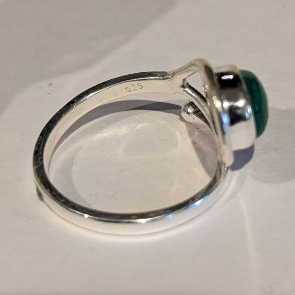 Natural Green Chalcedony, 925 Silver Ring, size 6 - Picture 8 of 10